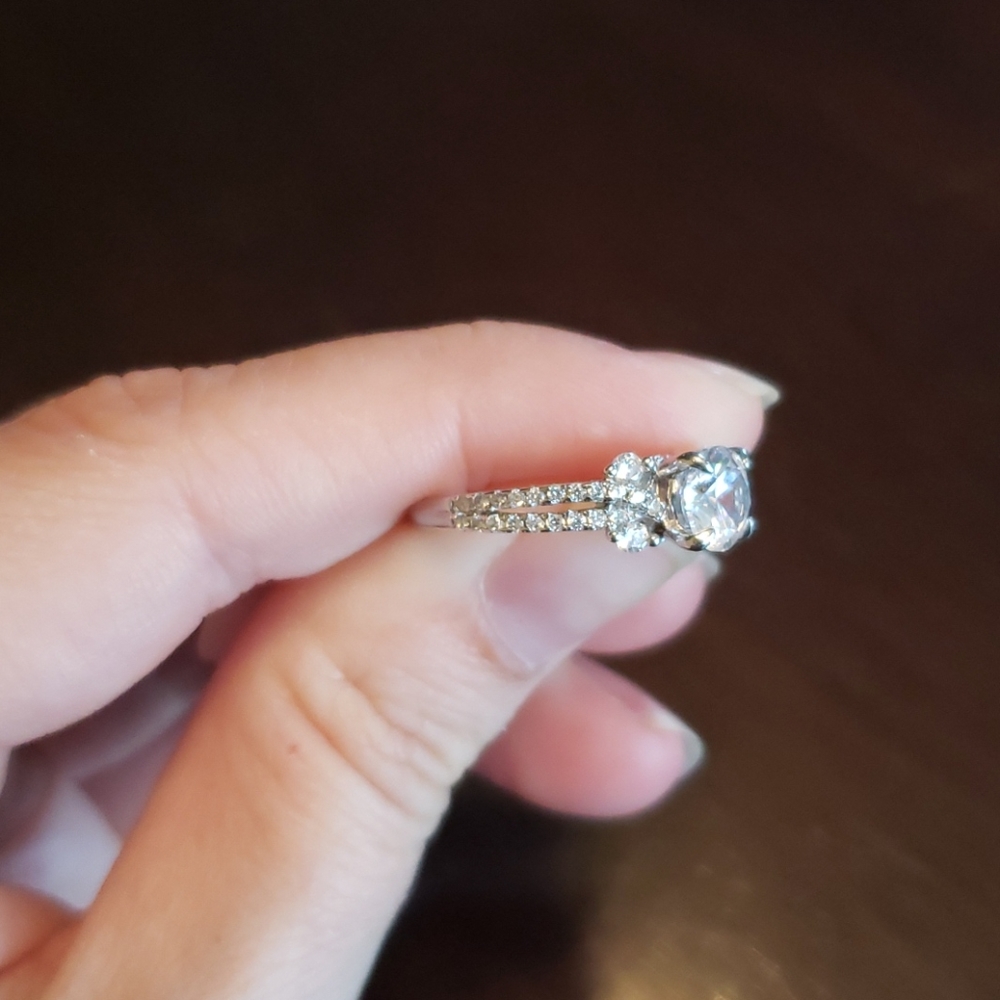Ring - Picture 3 of 4